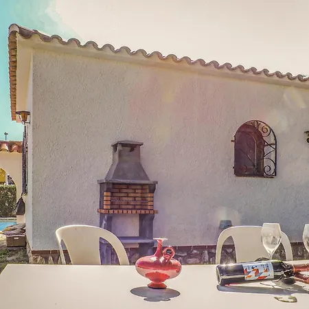 3 Bedroom Awesome In Miami Platja Holiday home